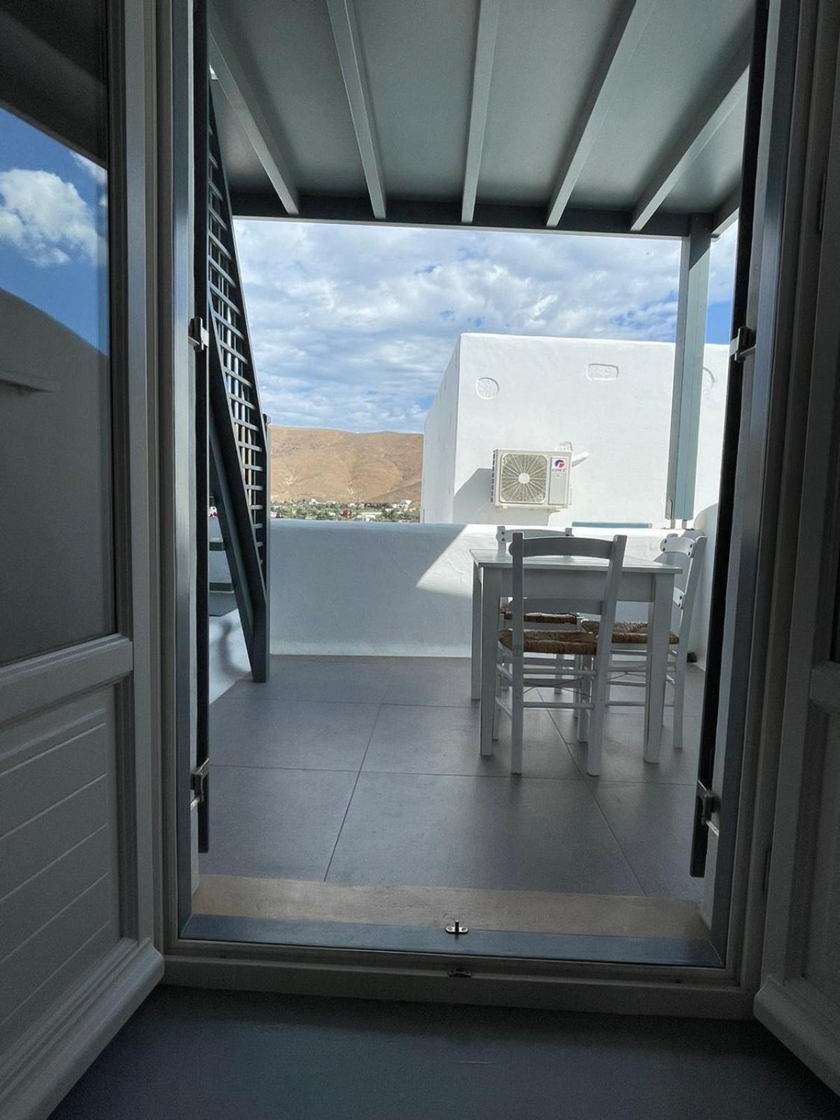 5 Traditional Suites Livadi  Buitenkant foto